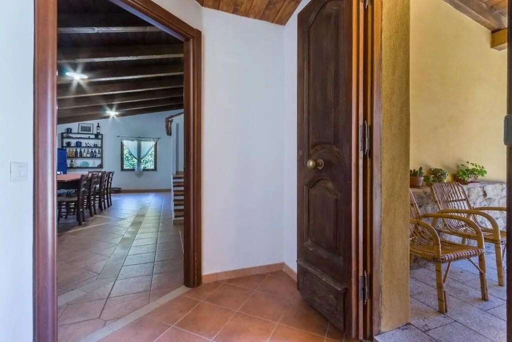 Chalet Domus De Janas Immerso Nella Natura Villa Fonni Italia